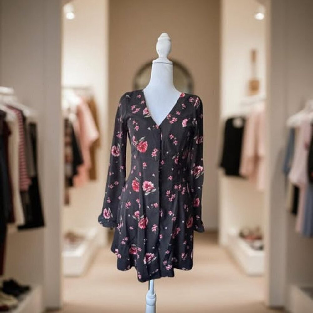 BUTTON DOWN FLORAL DRESS - Picture 3 of 4